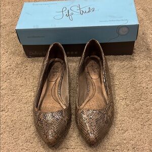Life Stride Brown Snakeskin Flats